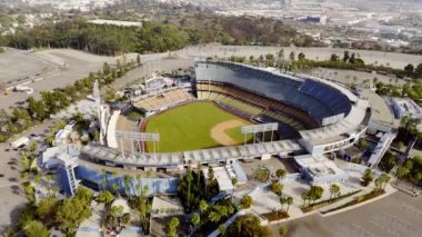 Los Angeles Dodgers Stadyumu üzerindeki uçuş - Los Angeles İHA görüntüleri - LOS ANGELES, ABD - 5 Kasım 2023