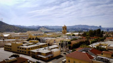 Warner Stüdyoları Burbank hava görüntüsü - Los Angeles İHA görüntüleri - LOS ANGELES, ABD - 5 Kasım 2023