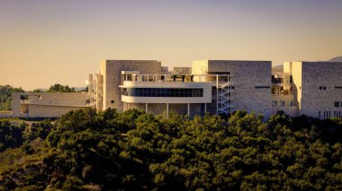 Getty Center Los Angeles hava görüntüsü - Los Angeles Drone görüntüleri - LOS ANGELES, ABD - 5 Kasım 2023