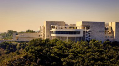 Getty Center Los Angeles hava görüntüsü - Los Angeles Drone görüntüleri - LOS ANGELES, ABD - 5 Kasım 2023