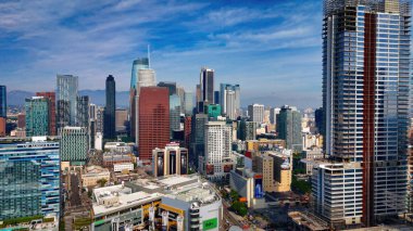 Los Angeles şehir merkezi gökdelenleri - hava manzarası - Los Angeles İHA görüntüleri - LOS ANGELES, ABD - 5 Kasım 2023