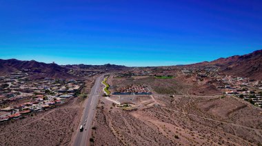 Nevada 'daki Mead Gölü' nün yukarısından kuru çöl arazisi. Hava fotoğrafçılığı.