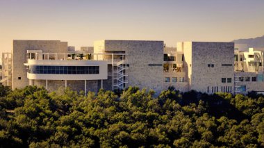 Getty Center Los Angeles hava görüntüsü - Los Angeles Drone görüntüleri - LOS ANGELES, ABD - 5 Kasım 2023