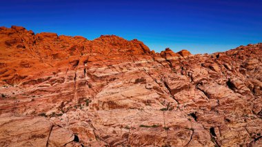 Nevada Çölü 'ndeki Muhteşem Kızıl Kaya Kanyonu - hava manzaralı - hava fotoğrafçılığı