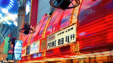 Las Vegas 'taki Tipik Neon İşaretleri - LAS VEGAS, ABD - 31 Ekim. 2023
