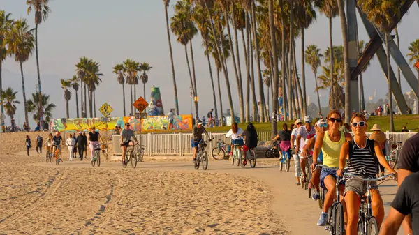 Suosittu Venice Beach Oceanfront Walk Aurinkoisena Päivänä Los Angeles Usa — kuvapankkivalokuva