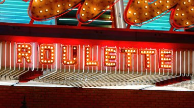 Las Vegas şehir merkezindeki tipik Neon tabelaları - seyahat fotoğrafçılığı