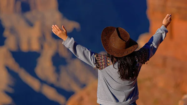 Cowgirl Grand Canyon Opplever Følelse Ren Frihet Reisefotografering – stockfoto