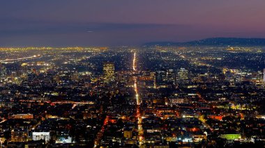 Geceleri Los Angeles - etkileyici manzara - Los Angeles şehir ışıkları - seyahat fotoğrafçılığı