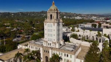 Beverly Hills Belediye Binası Polis Merkezi ve Los Angeles İnsansız Hava Aracı görüntüleri - LOS ANGELES, ABD - 5 Kasım 2023