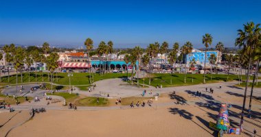 Los Angeles Havalimanı 'nda Venedik Plajı Okyanus Önü Yürüyüşü - LOS ANGELES, ABD - 5 Kasım 2023