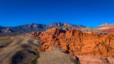 Nevada Çölü 'ndeki Red Rock Kanyonu üzerinde hava görüntüsü.