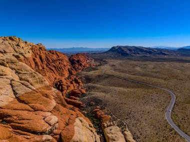 Nevada Çölü 'ndeki Red Rock Kanyonu üzerinde hava görüntüsü.