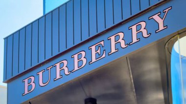 Beverly Hills Rodeo Drive Burberry Mağazası - LOS ANGELES, ABD - 5 Kasım 2023
