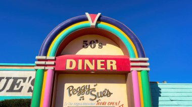 Peggy California 'da 50li yaşlarda bir lokantaya dava açtı - LOS ANGELES, ABD - 5 Kasım 2023