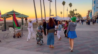 Gün batımında okyanus manzaralı muhteşem Venedik Sahili California - LOS ANGELES, ABD - 5 Kasım 2023