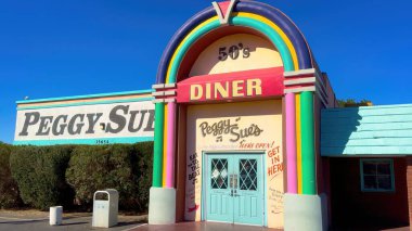Peggy California 'da 50li yaşlarda bir lokantaya dava açtı - LOS ANGELES, ABD - 5 Kasım 2023