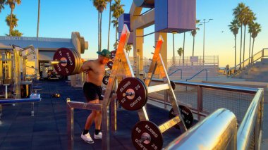 Venice Beach California 'daki Muscle Beach bölgesi - LOS ANGELES, ABD - 5 Kasım 2023