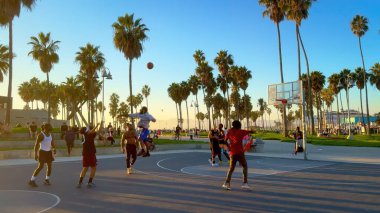 Venice Beach California 'daki Spor Mahkemeleri - LOS ANGELES, ABD - 5 Kasım 2023
