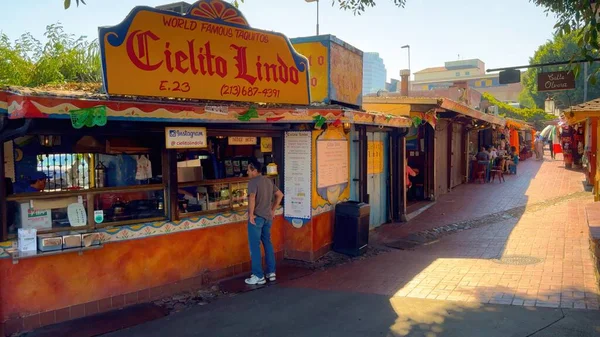 Olvera Street Los Angeles Med Sine Fargerike Meksikanske Butikker Usa stockbilde