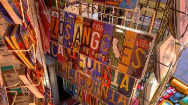 Los Angeles Olvera Caddesi 'nde satılık Meksika Hediyeleri - LOS ANGELES, ABD - 5 Kasım 2023