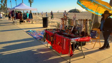 Venice Beach 'te Okyanus Önü Yürüyüşü' nde Sanat Satışı - LOS ANGELES, ABD - 5 Kasım 2023