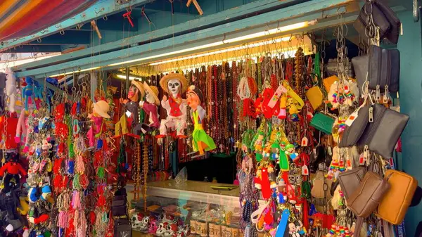 Olvera Caddesi, İspanya 'nın Los Angeles bölgesindeki Los Angeles - LOS ANGELES, ABD - 5 Kasım 2023