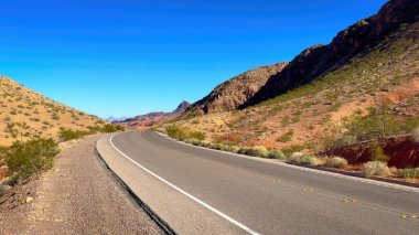 Arizona çölünde yalnız yol - seyahat fotoğrafçılığı