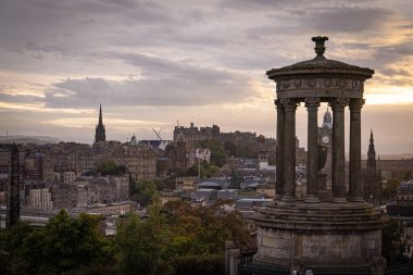 Calton Hill 'den gün batımında Edinburgh' a bakın - seyahat fotoğrafçılığı