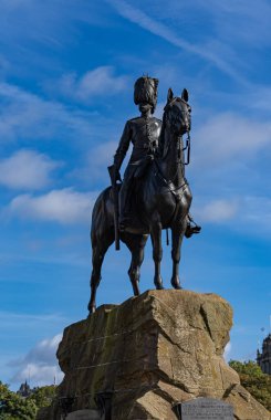 Edinburgh 'daki Castle Gardens' da anıt - seyahat fotoğrafçılığı