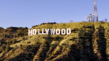 Hollywood tabelasının hava görüntüsü - Los Angeles İHA görüntüleri - LOS ANGELES, ABD - 5 Kasım 2023