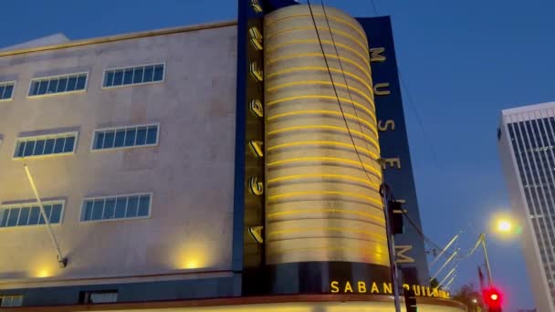 Здание Сабана Музеем Кино Академии Кино Лос Анджелесе Лос Анджелес — стоковое видео