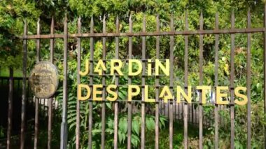 Paris 'teki Bitkiler Bahçesi - PARIS, FRANCE - 4 Eylül 2023