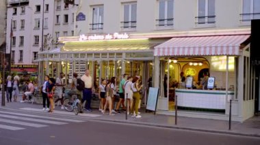 PARIS, FRANCE - 4 EYLÜL 2023