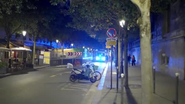 Paris Teki Köprüler Gece Inanılmaz Bir Şekilde Gün Batımından Sonra — Stok video