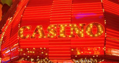 Las Vegas şehir merkezindeki tipik Neon tabelaları - seyahat fotoğrafçılığı