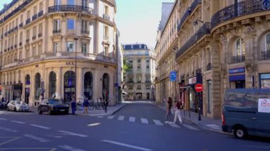 Güneşli bir günde Paris Şehir Merkezi - PARIS, FRANCE - Eylül 04, 2023