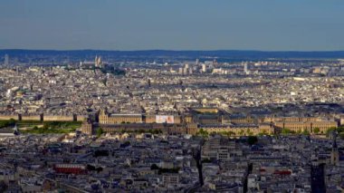 Paris şehri yukarıdan bakıldığında - havadan bakıldığında - PARIS, FRANCE - Eylül 04, 2023