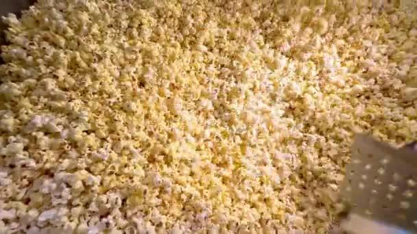 Змішайте Свіжий Попкорн Попкорн Кінотеатрі Стокова Фотографія — стокове відео