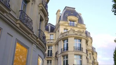 Paris 'teki Tipik Malikane - PARIS, FRANCE - Eylül 04, 2023