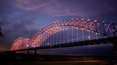 Memphis 'teki Hernando de Soto Köprüsü Mississippi Nehri üzerinde - seyahat fotoğrafçılığı