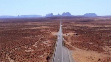 Arizona çölünde ıssız bir yol - hava manzaralı