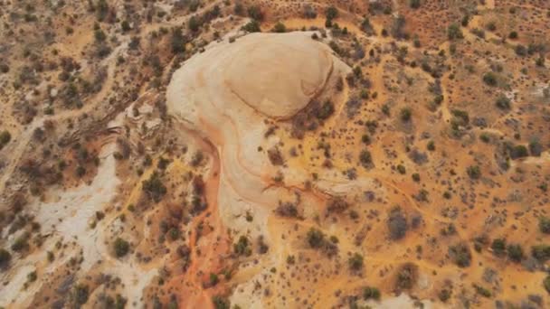 モアブのアーチ国立公園近くの美しい風景と黄色の砂岩 航空写真 — ストック動画