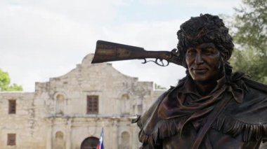 San Antonio Teksas 'taki Alamo Müzesi' ndeki heykel - seyahat fotoğrafçılığı