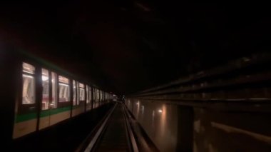 Metroda POV yolculuğu - Paris metrosu - PARIS, FRANCE - 05 Eylül 2023