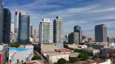Los Angeles hava manzaralı şehir merkezi gökdelenleri - Los Angeles İHA görüntüleri - LOS ANGELES, ABD - 5 Kasım 2023