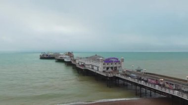 Ünlü Brighton İskelesi hava manzarası - Brighton, BİRLİK KINGDOM - 12 ARALIK 2023