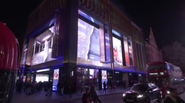 Tottenham Court Road İstasyonundaki Foy Grafik Tasarım Stüdyosu - LONDON, UNITED KINGDOM - 12 Aralık 2023