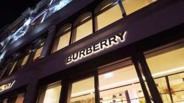 Londra 'daki Burberry mağazası - Londra, Birleşik KINGDOM - 12 ARALIK 2023