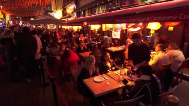 Çin Mahallesi Londra ve Asya restoranları geceleri kalabalık bir yerdir - Londra, BİRLİK KINGDOM - 12 Aralık 2023